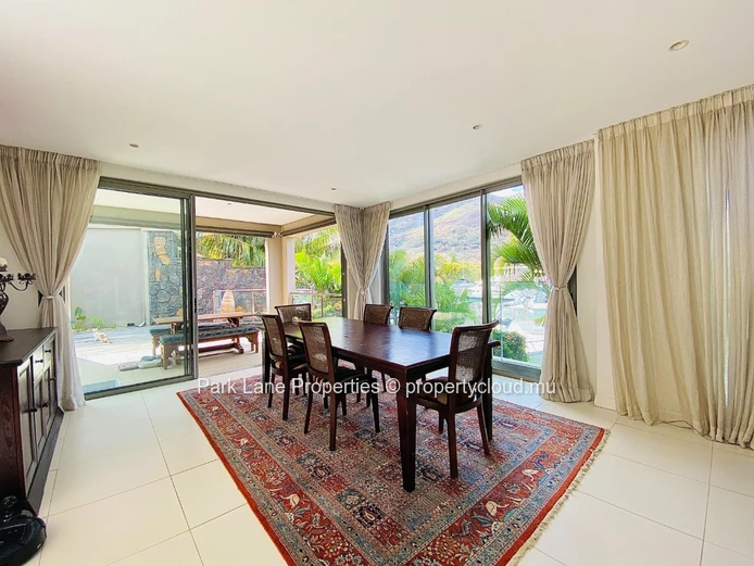 Spacieuse villa de 5 chambres avec vue imprenable sur la marina !!!