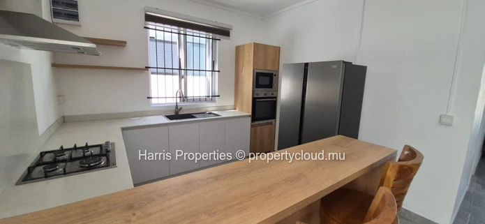 Beautiful individual duplex villa for rent in a pleasant and sought-after area of Grand Baie