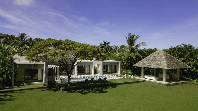Prestigious 4-Bedroom Villa with Spacious Plot for Sale in an Exceptional Golf Estate in Mauritius