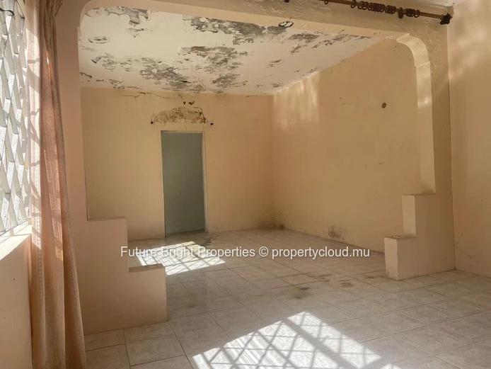 Individual House with Vast Potential in the Heart of Curepipe