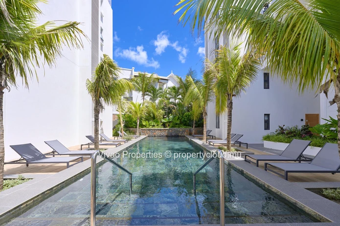 Accessible to foreigners, duplex apartment for sale in Pointe aux Canonniers, 142m², 3 bedrooms, communal pool, garde...