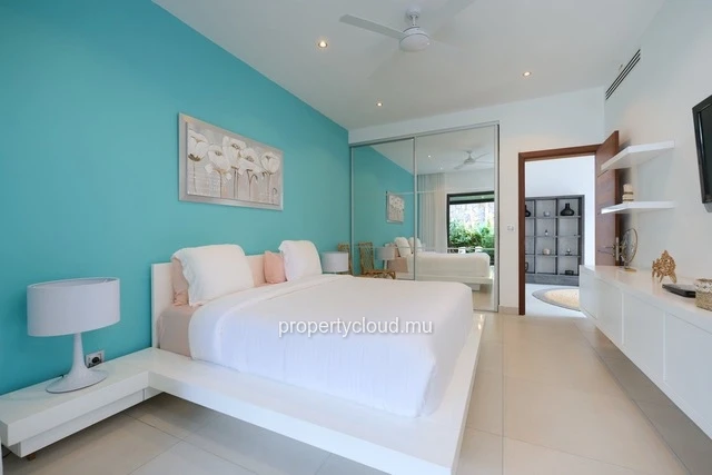 A vendre villa de 4 chambres en suite + bureau de 414,20 m2 sur un terrain de 1 065 m2 accessible aux etrangers à Gra...