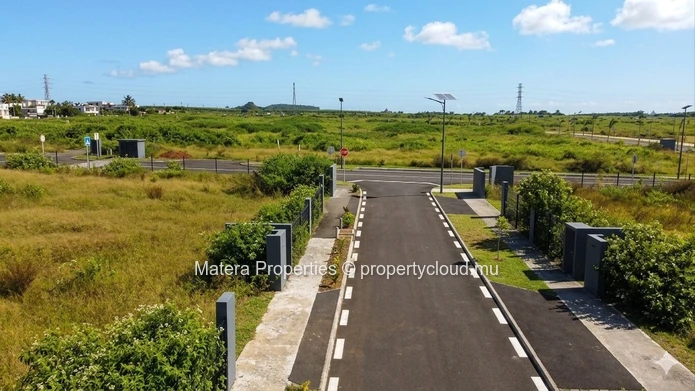 Opportunité rare dans la Smart City de L'avenir : 13,76 perches de terrain prêtes à accueillir votre maison.