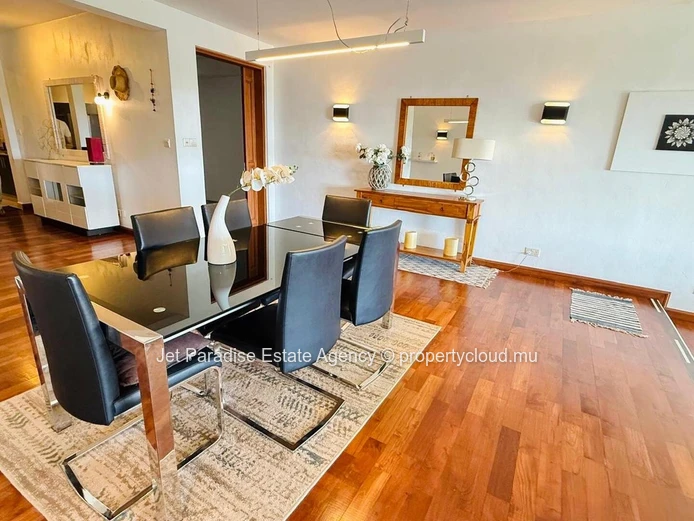 Appartment meublé de 3 chambres, piscine privée, vue mer et montagne