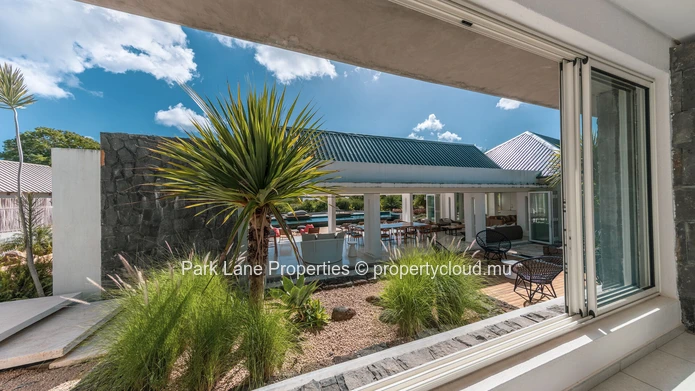 Villa Contemporaine avec Vue Imprenable sur la Montagne