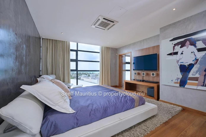 L'élégance moderne rencontre le confort dans un penthouse de designer