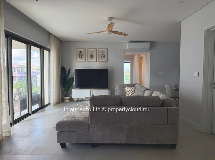 Pereybere | New 144 m² Apartment with Pool, Walk to Beach
