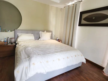 6 Bedroom House