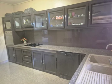 6 Bedroom House