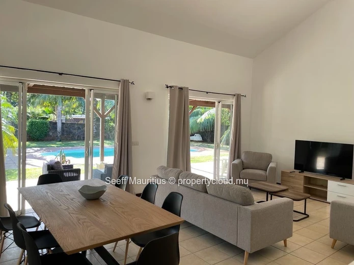 Charmante maison familiale avec jardin, piscine et arbres fruitiers à Roches Noires