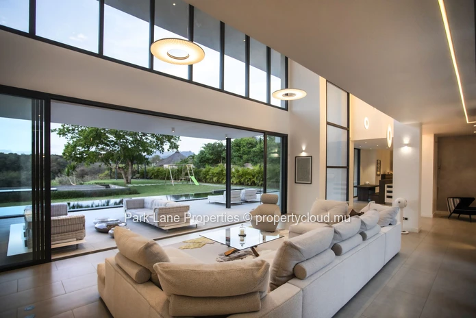 Villa Rempart | Villa Prestigieuse de 5 Chambres avec Piscine et Cadre Montagneux