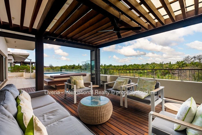 Penthouse for sale in Golf estate