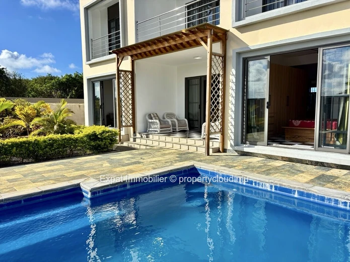 3-Bedroom Flat Overlooking The Garden And Swimming Pool – Near Azuri