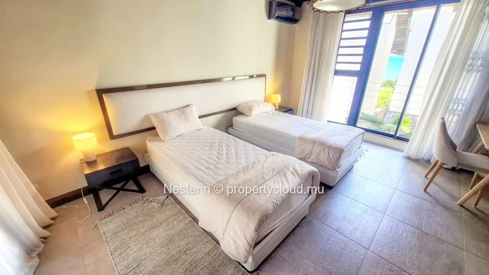 Elegant 4 bedroom seafront villa