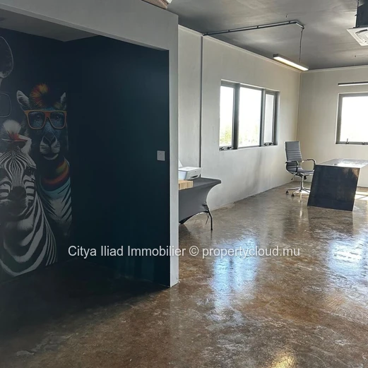 Bureau à vendre à Calebasses, 129m², parking, accès handicapé, climatisé, prix Rs. Accessible aux mauriciens.