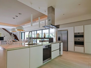 5 Bedroom Villa