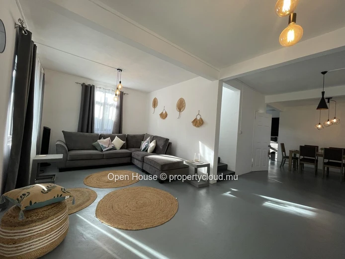 "Charming Mauritian Villa with Private Pool in Pamplemousses - Don't Miss Out!"