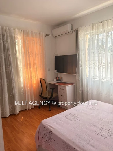 Two-storey house for sale, perfect for two families with independent living spaces
