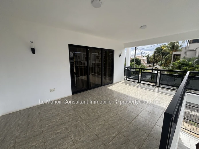 Villa 5 chambres à vendre à Flic en Flac avec jardin