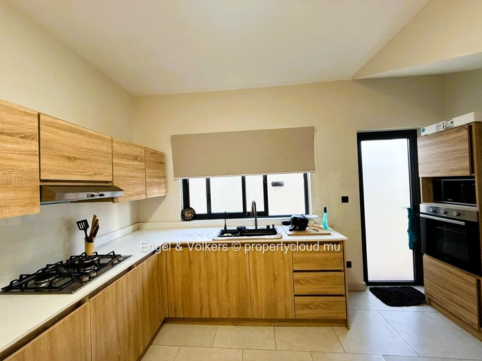 Brand-New 4-Bedroom Townhouse for Rent in Pereybere