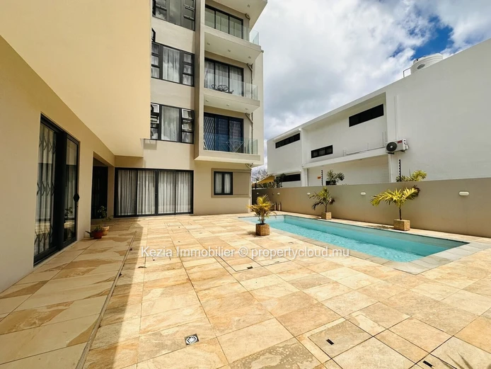 Contemporary Apartment Near Shops