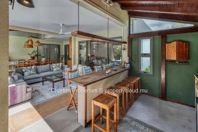 Villa contemporaine de 4 chambres avec piscine privée et double garage à Mont Mascal