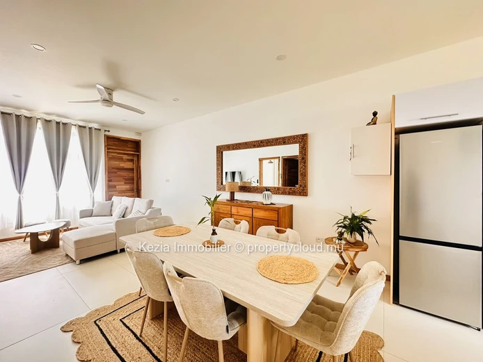 Contemporary Apartment Near Shops