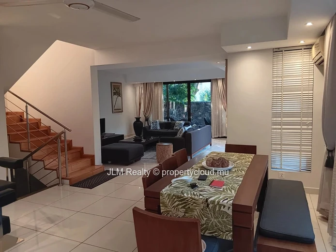 Villa contemporaine à vendre dans un domaine sécurisé à Rivière Noire, Île Maurice