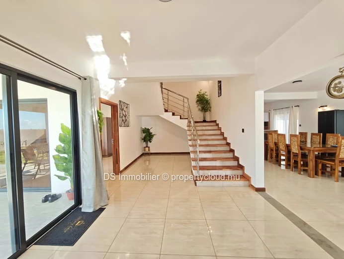 For Rent – 4-Bedroom Villa – Vale – North 