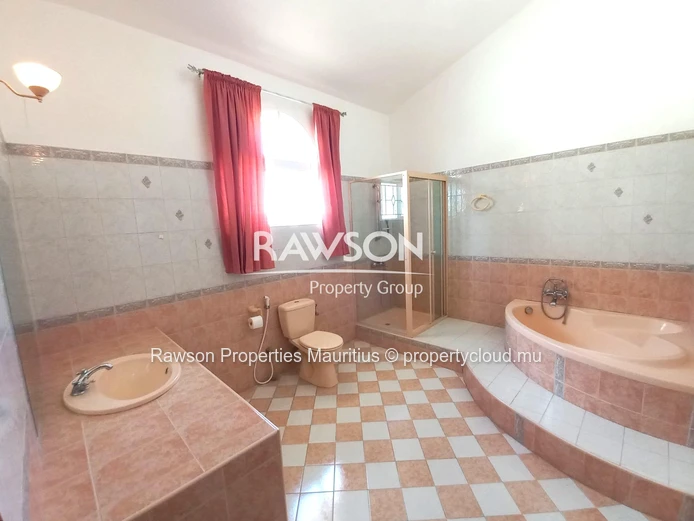 Belle Maison De 4 Chambres | Grand Jardin | À 10 Min À Pied De La Plage | Pointe Aux Canonniers