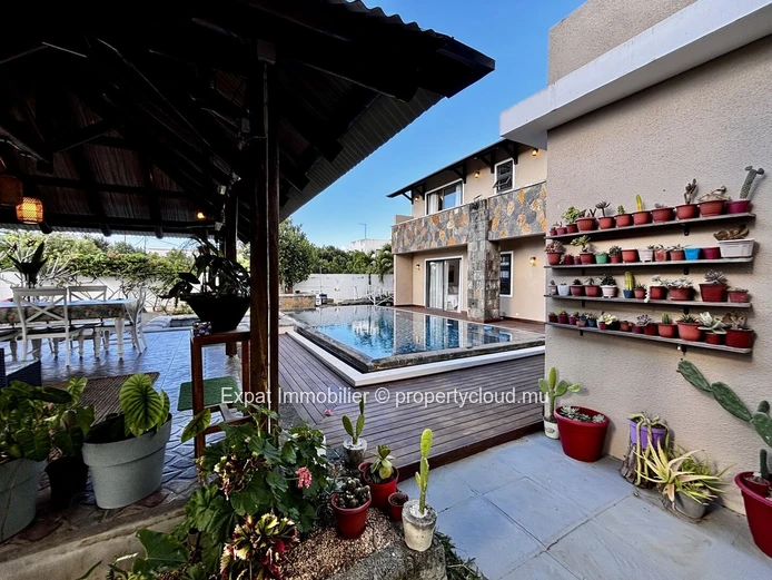 Exceptional 4-Bedroom En-Suite Villa With Infinity Pool – Calodyne