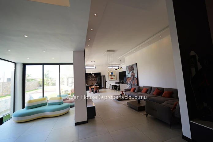 PDS villa for sale in Grand Baie, 214m² living space, 527m² land, 3 bedrooms, private pool, luxurious interior and ex...