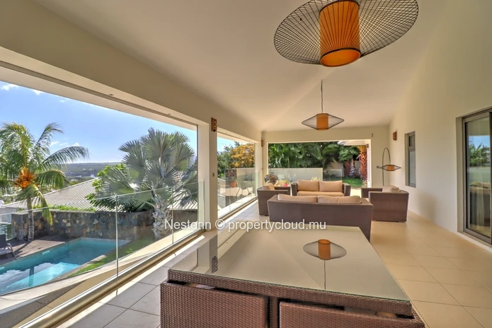 Fantastique villa de 5 chambres avec vue panoramique sur la mer 