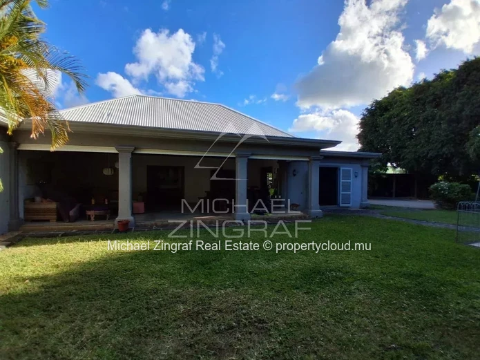 Spacious Family Villa with Pool in Pereybere
