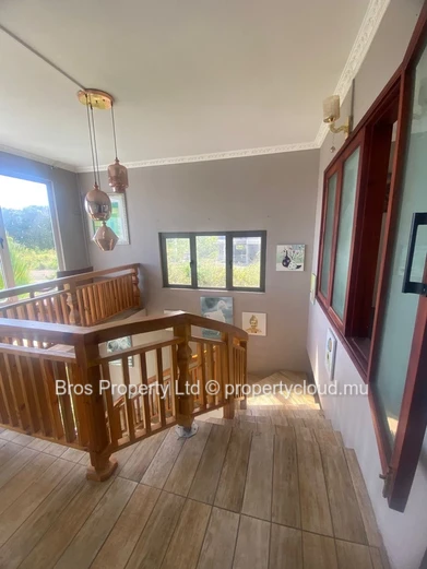 Maison à vendre - Rivière du Rempart | 7 500 000 Rs | Terrain de 7 perches