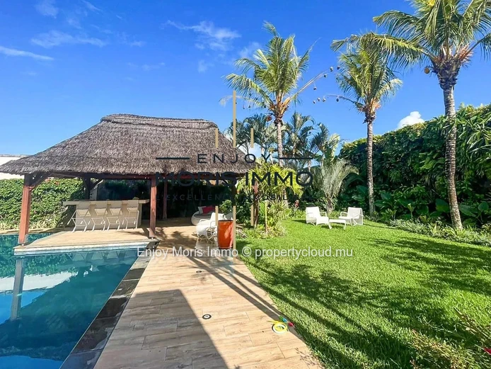 Luxury villa with pool for rent in Grand Baie – Mauritius | 420 m² | 4 en suite bedrooms | Long-term rental