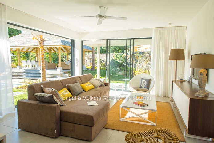 Elelgant 3-Bedroom Villa with Private Pool on the West Coast