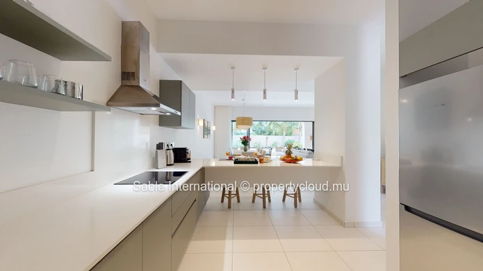 Luxury G+2 Apartment with Communal Pool in Péreybère | 143m² | Sea Access | Close to Amenities 