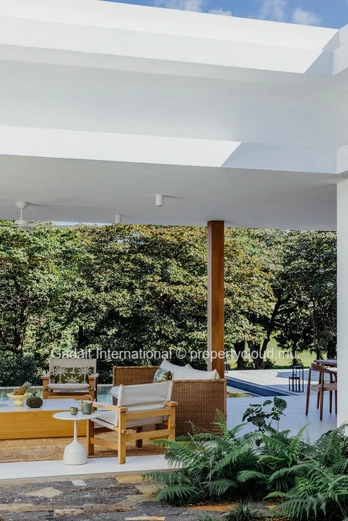 Villa de Luxe de Plain-Pied à Vendre à Bel Ombre – Piscine à Débordement de 14 Mètres et Domaine Golfique Prestigieux...
