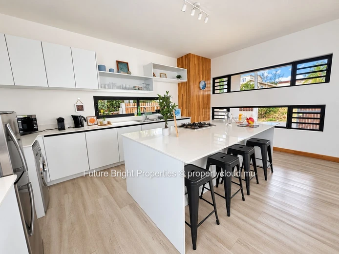 Maison contemporaine — Design, confort & potentiel locatif