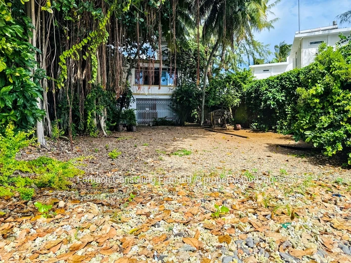Beachfront land at Baie du Tombeau - ideal for stunning project!