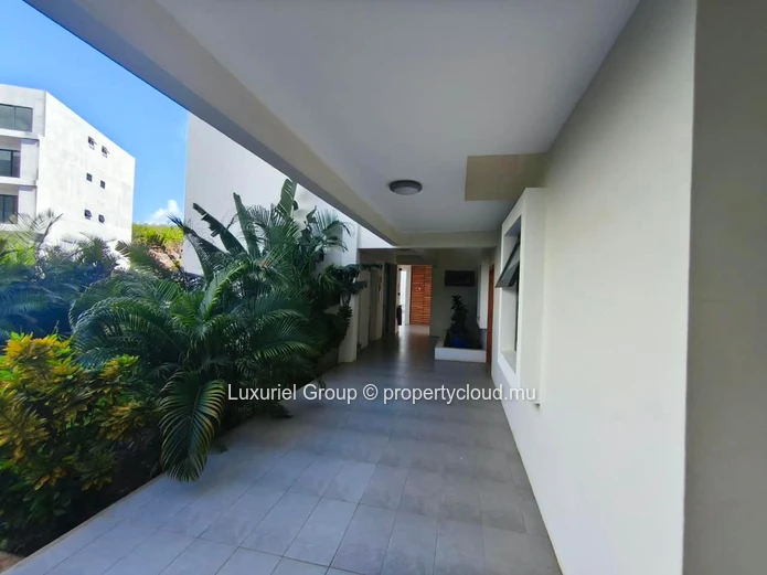 3-Bedroom Apartment with Private Rooftop in Pereybere