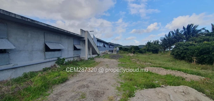 Ferme Avicole Entièrement Équipée à Vendre – La Martinière, Chamouny