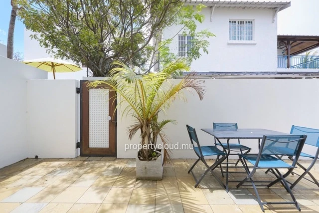For sale: one bedroom suite apartment on the ground floor, furnished and equipped, accessible to foreigners in Mont C...