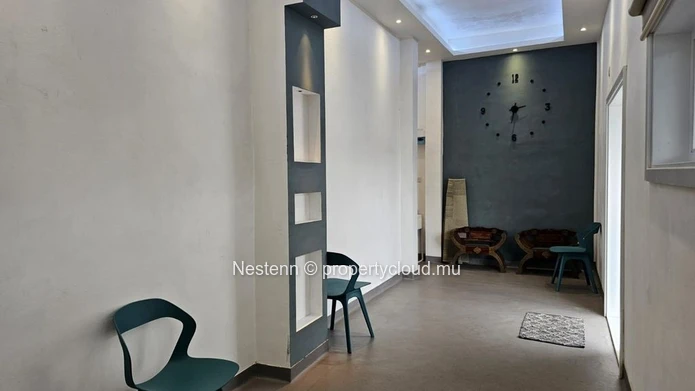 Petit emplacement commercial central 