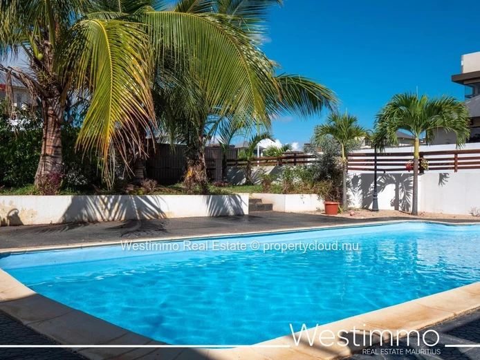 4-bedroom house with cinema and pool for rent in Flic en Flac