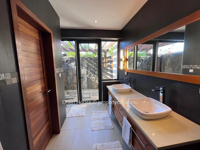 Villa d'architecte 4 chambres avec piscine à vendre à Péreybère