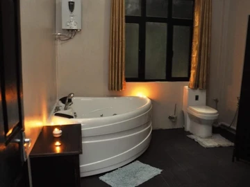 16 Bedroom Hotel