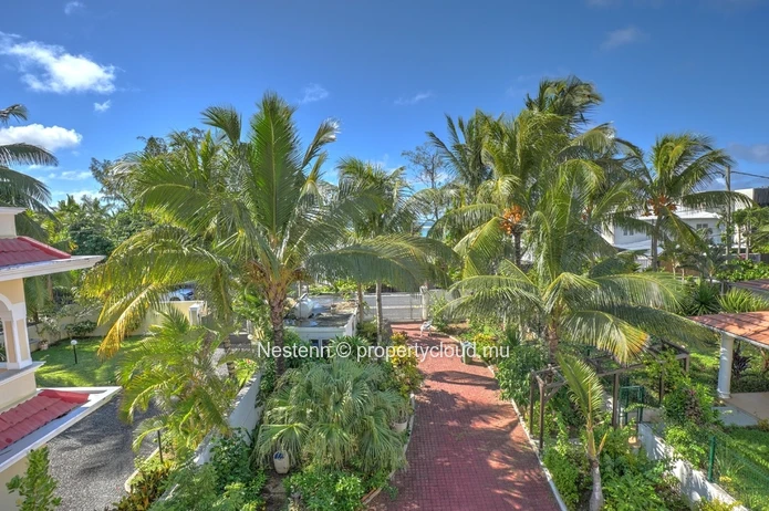 Charming 4-bedroom house in second row 