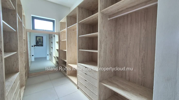 Grande Baie Chemin Vingt Pieds : Maison de 3 Chambres à Vendre - Idéale Famille !
